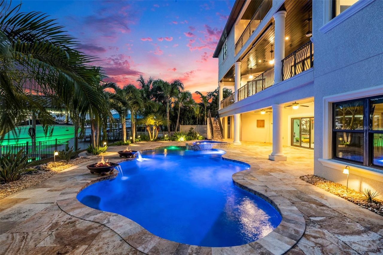 231 Midway Island, Clearwater Beach, FL 33767 Photo