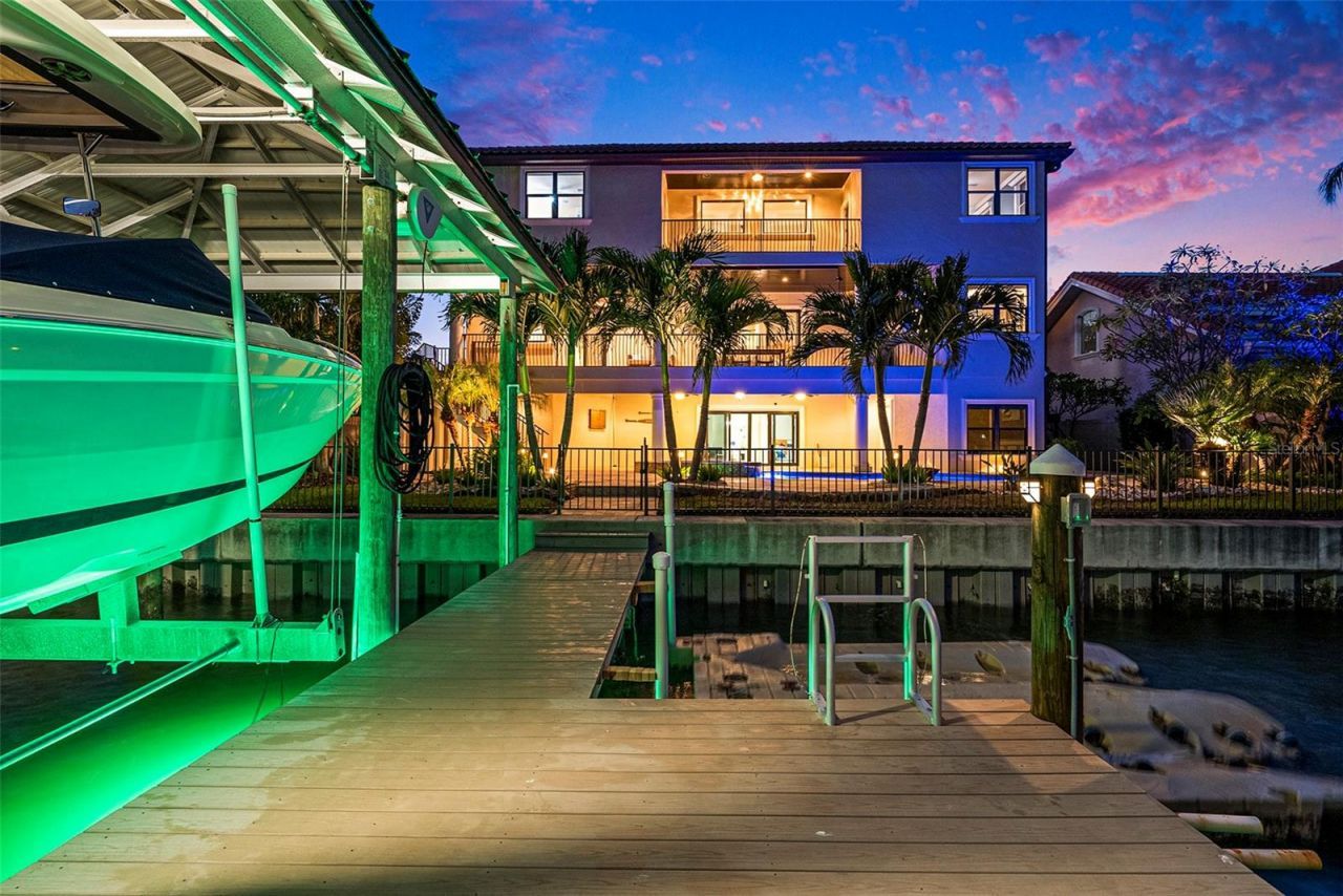 231 Midway Island, Clearwater Beach, FL 33767 Photo