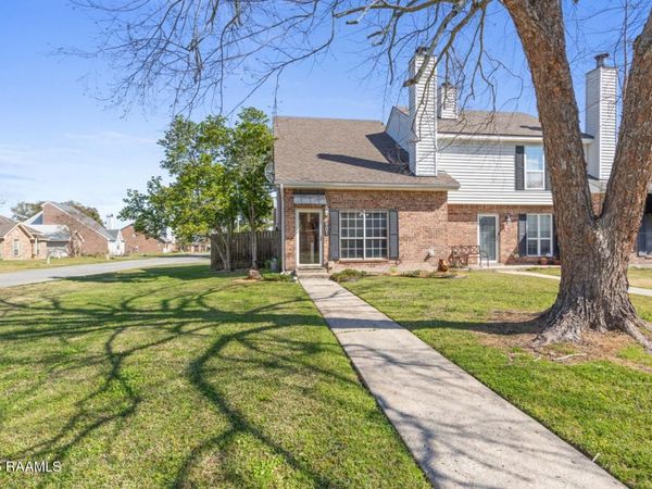 901 Carriage Light Loop, Youngsville, LA 70592