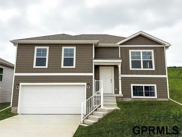 18495 Greenfield Street, Omaha, NE 68136