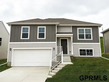 18503 Greenfield Street, Omaha, NE 68136