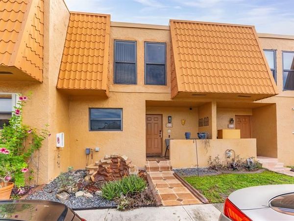 9119 Limetree Ln, Unit 169, Pembroke Pines, FL 33024