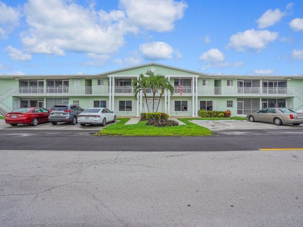 2100 NE 38th Street, Unit 111, Lighthouse Point, FL 33064