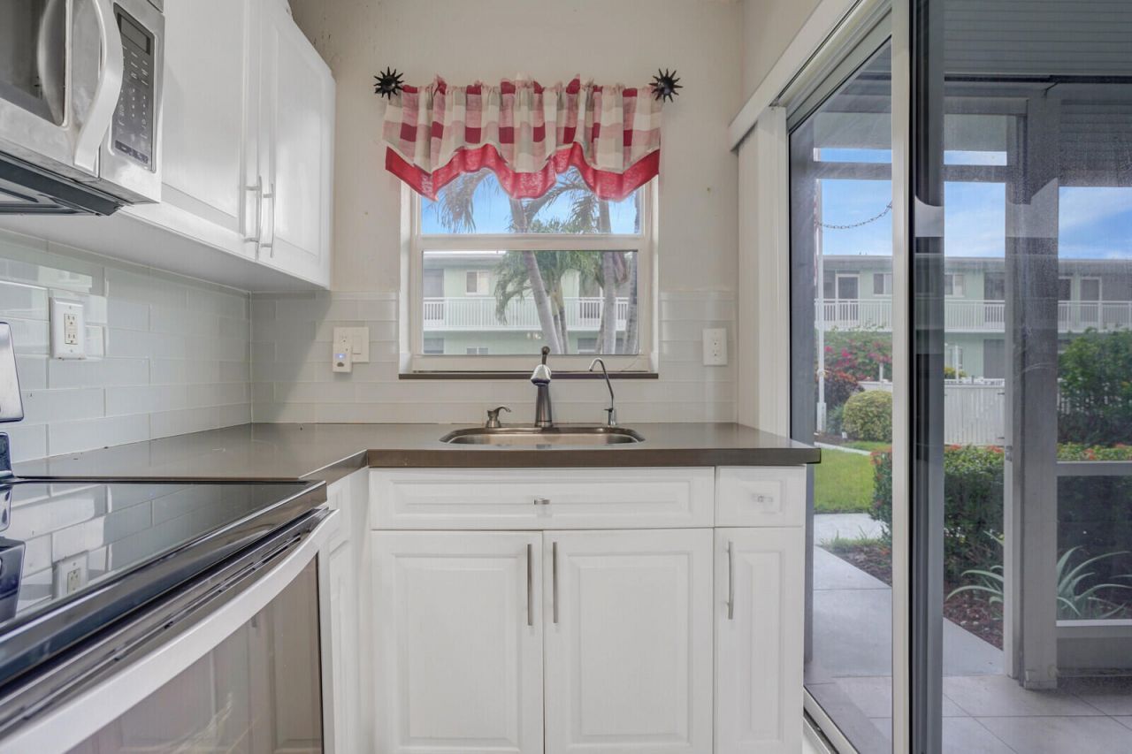 2100 NE 38th Street, Unit 111, Lighthouse Point, FL 33064 Photo