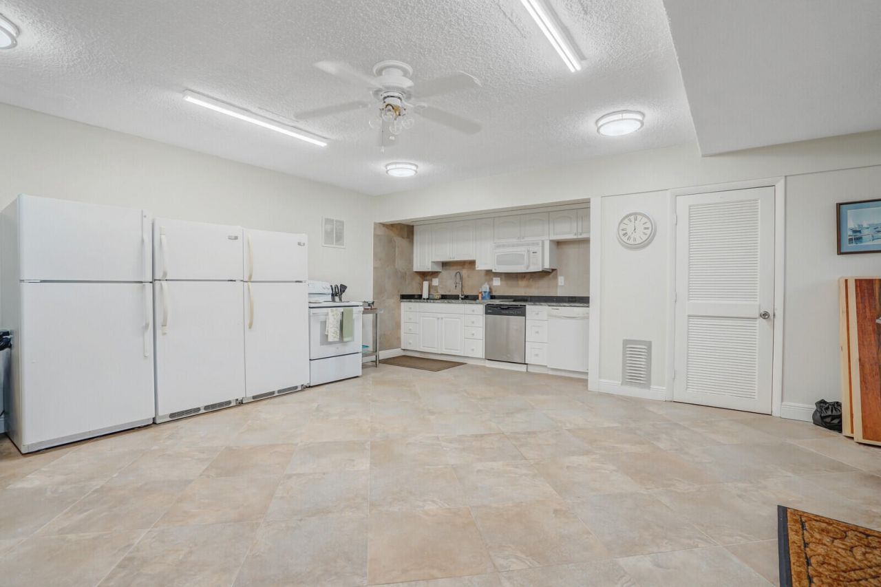 2100 NE 38th Street, Unit 111, Lighthouse Point, FL 33064 Photo