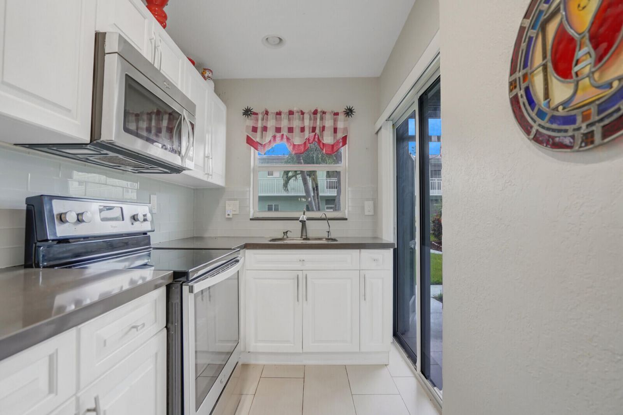 2100 NE 38th Street, Unit 111, Lighthouse Point, FL 33064 Photo