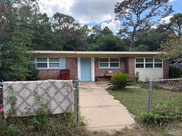 6445 Julia Dr, Milton, FL 32570