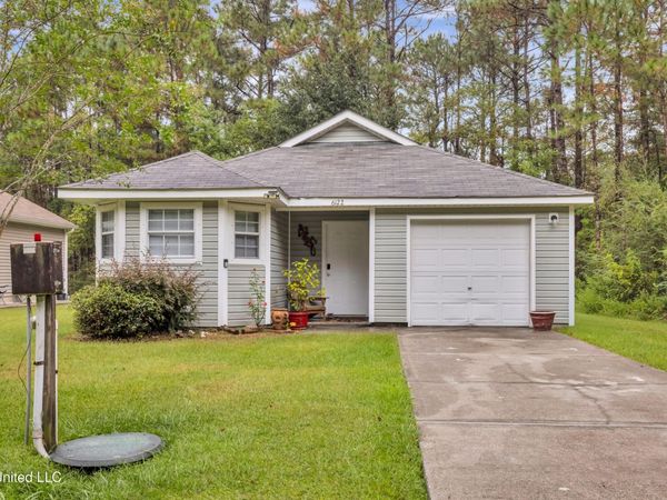 6122 E Jackson Street, Bay Saint Louis, MS 39520