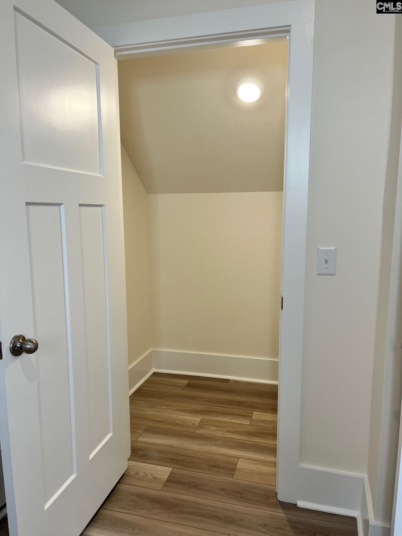 2084 Allan Crest Road Photo 18