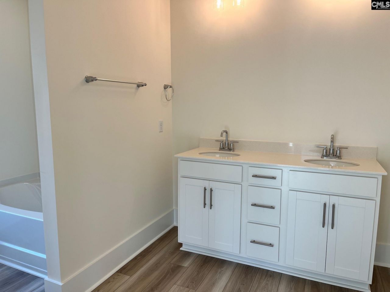 2084 Allan Crest Road Photo 25