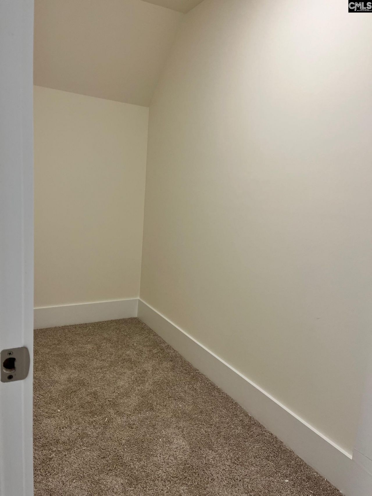 2084 Allan Crest Road Photo 41