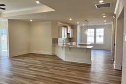 2084 Allan Crest Road photo 4