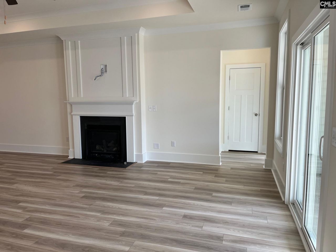 2084 Allan Crest Road Photo 9