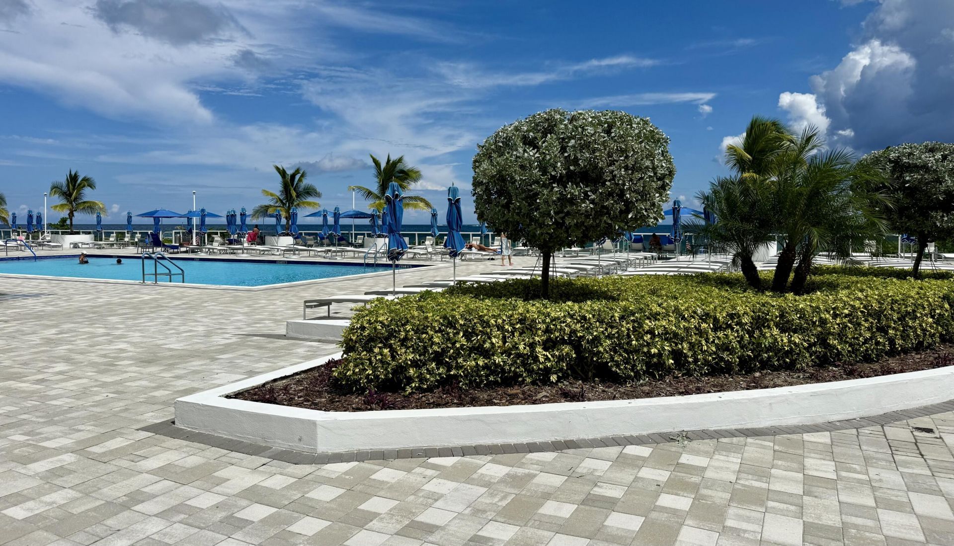 1890 S Ocean Drive, Unit 703, Hallandale Beach, FL 33009 Photo