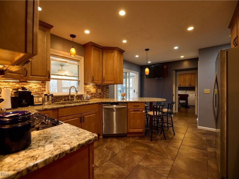 7100 Chestnut Drive, Walton Hills, OH 44146 Photo 6