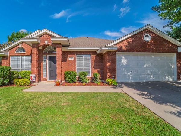 6405 Redstone Drive, Arlington, TX 76001