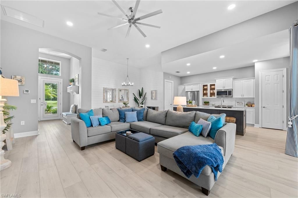 9451 Quarry Dr, Naples, FL 34120 Main Photo