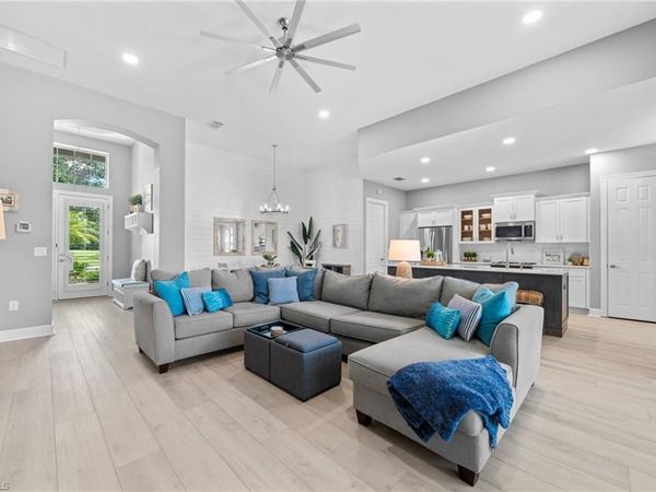 9451 Quarry DR, NAPLES, FL 34120