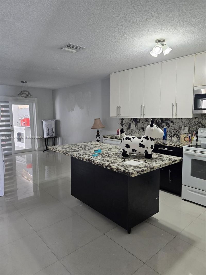 11465 NW 88th Ct, Hialeah Gardens, FL 33018 Photo