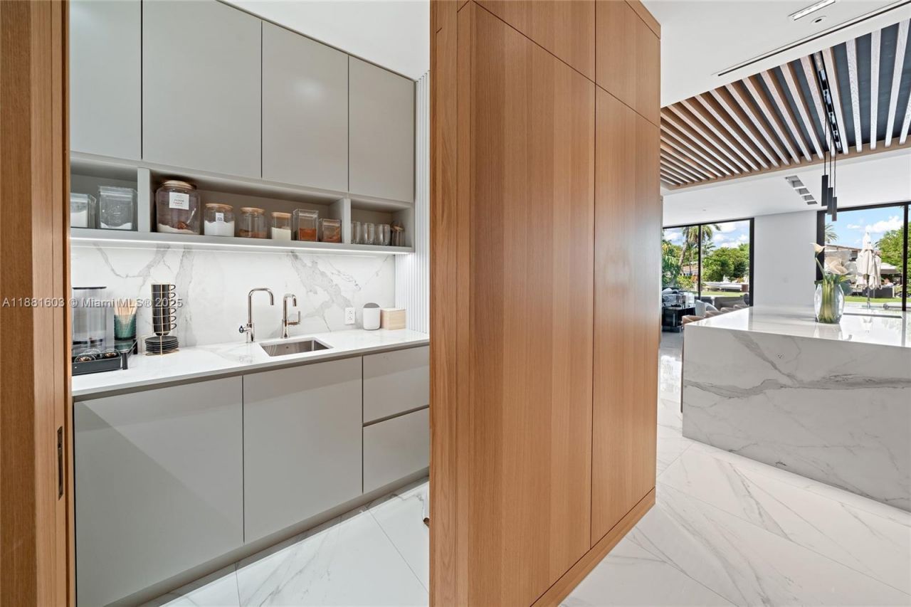 4510 Prairie Ave, Miami Beach, FL 33140 Photo