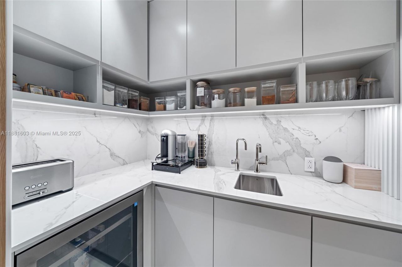 4510 Prairie Ave, Miami Beach, FL 33140 Photo