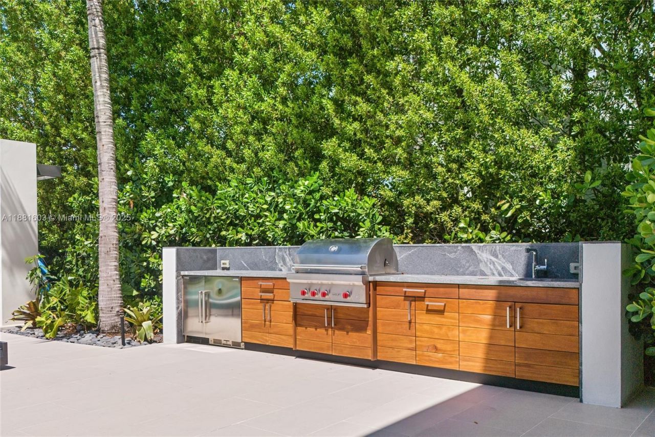 4510 Prairie Ave, Miami Beach, FL 33140 Photo