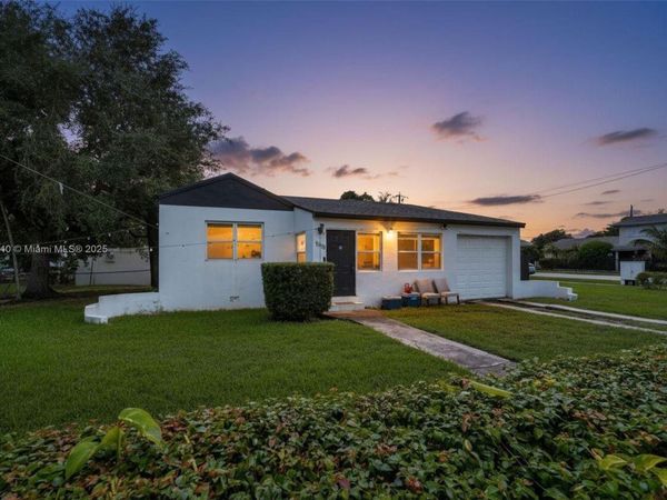 1090 NW 77th St, Miami, FL 33150