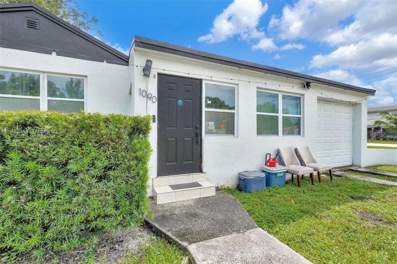 1090 NW 77th St, Miami, FL 33150 Photo