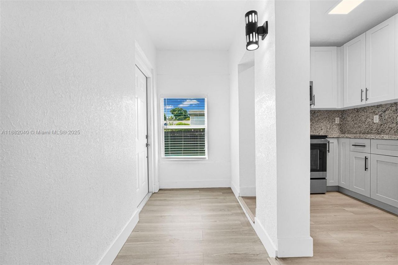 1090 NW 77th St, Miami, FL 33150 Photo