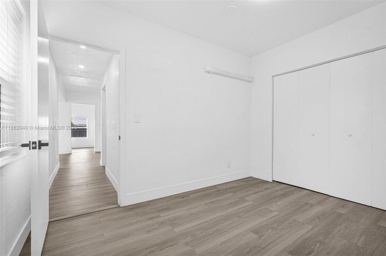 1090 NW 77th St, Miami, FL 33150 Photo