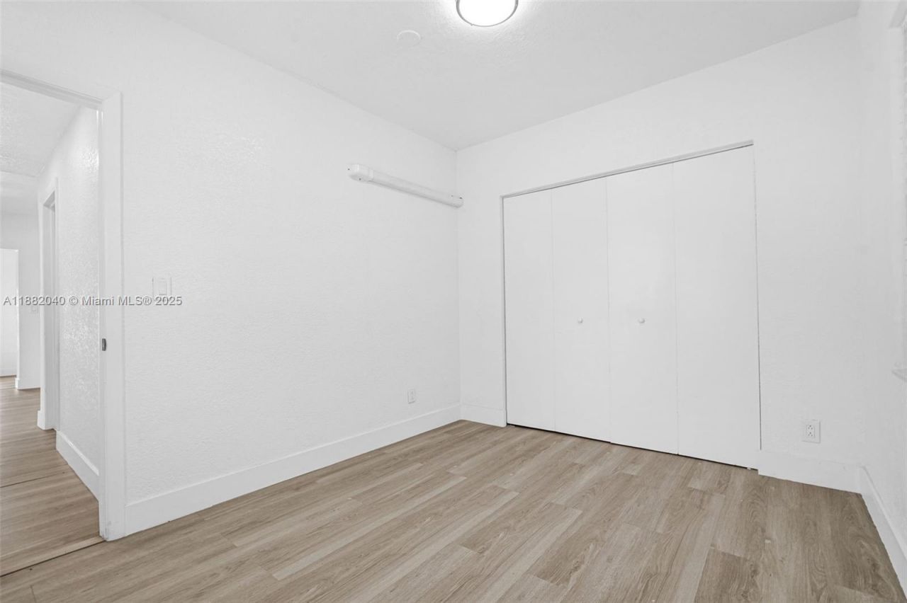 1090 NW 77th St, Miami, FL 33150 Photo