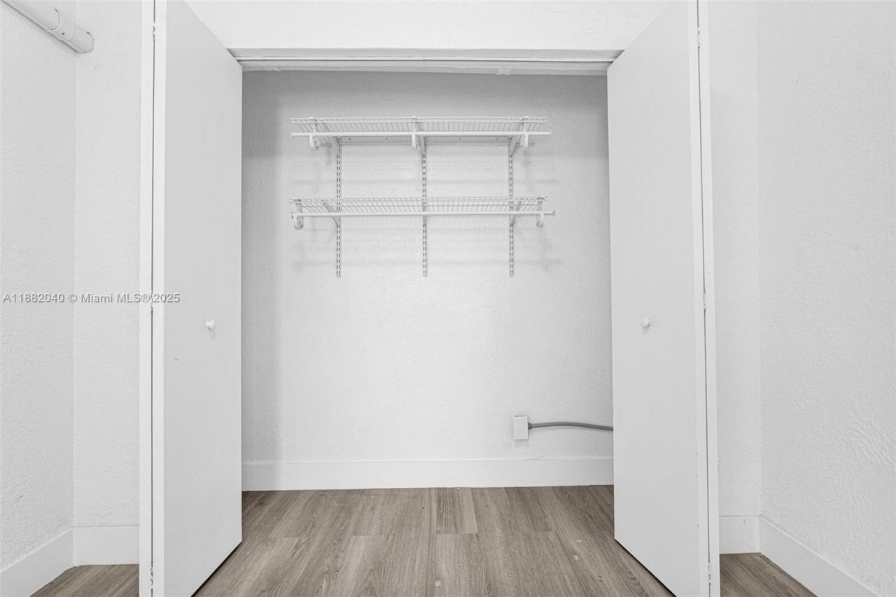 1090 NW 77th St, Miami, FL 33150 Photo