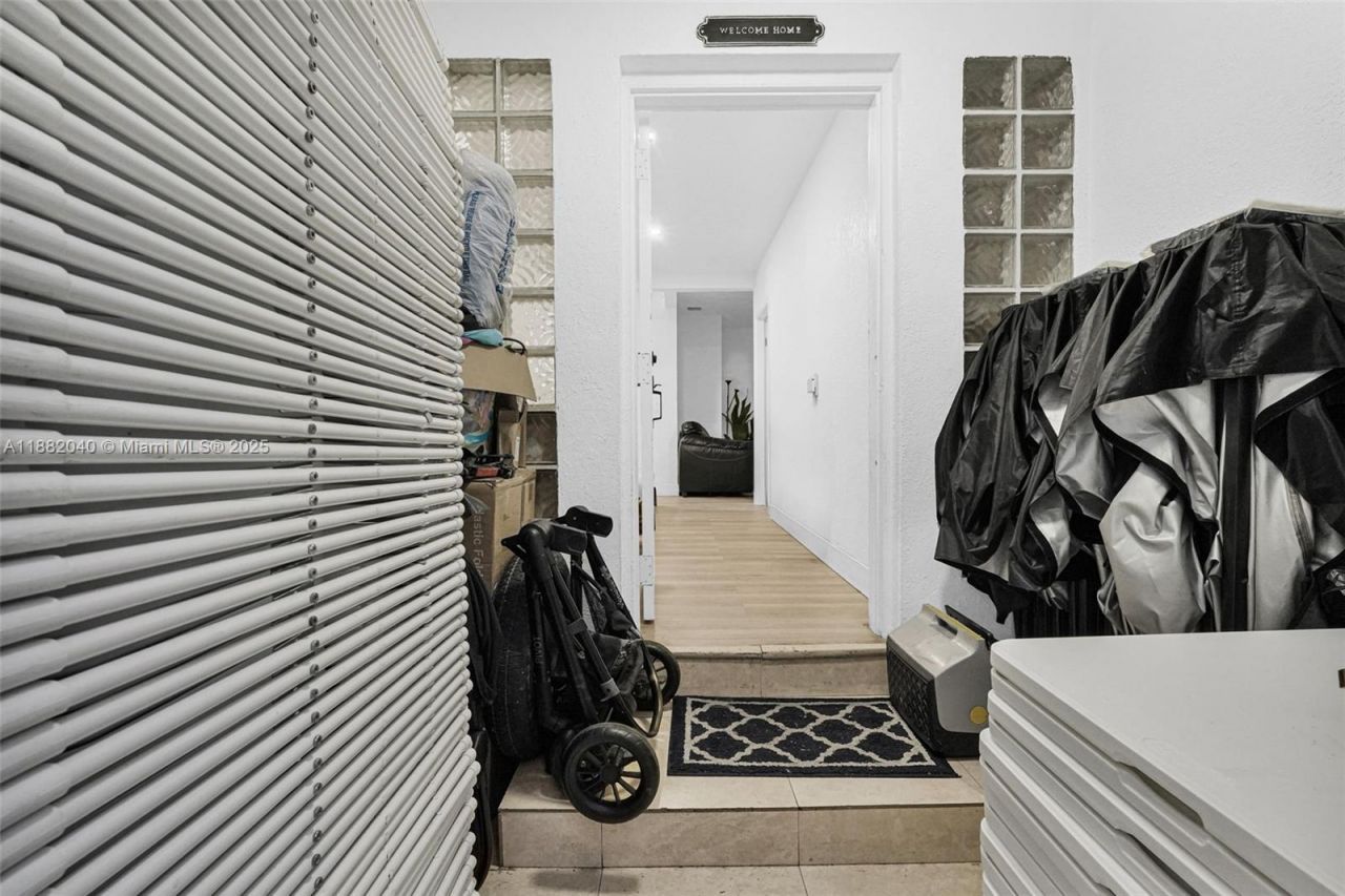 1090 NW 77th St, Miami, FL 33150 Photo