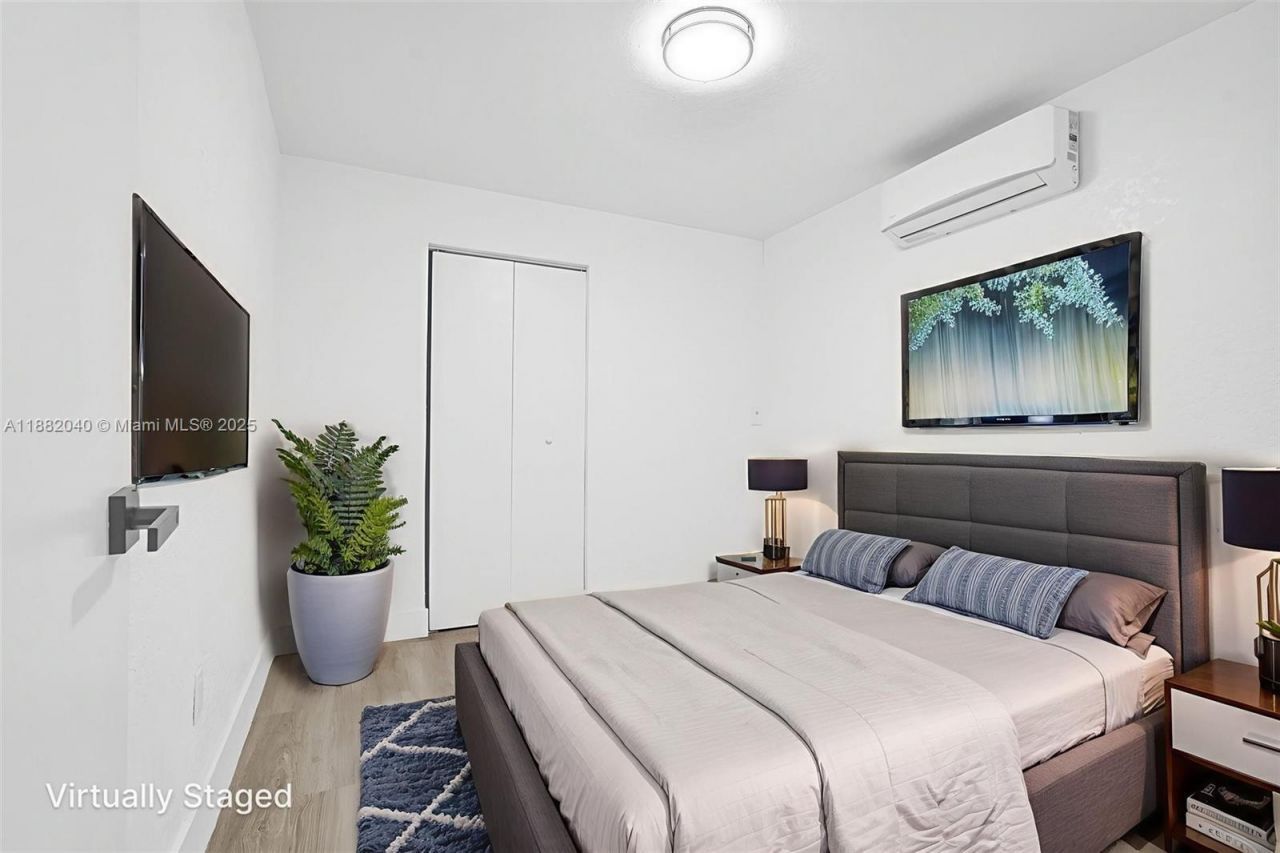 1090 NW 77th St, Miami, FL 33150 Photo