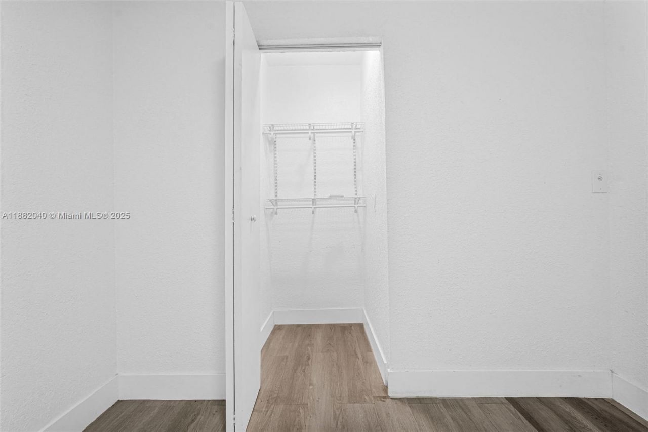 1090 NW 77th St, Miami, FL 33150 Photo