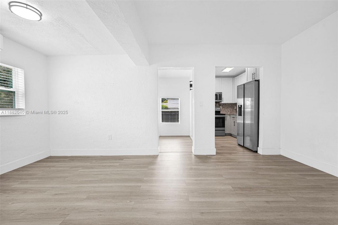 1090 NW 77th St, Miami, FL 33150 Photo