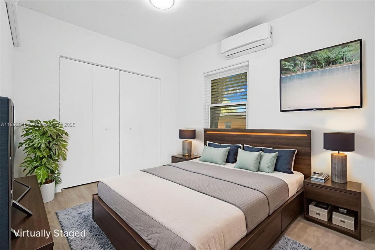 1090 NW 77th St, Miami, FL 33150 Photo