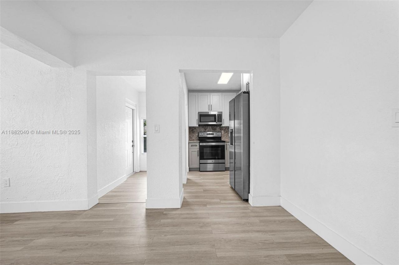 1090 NW 77th St, Miami, FL 33150 Photo