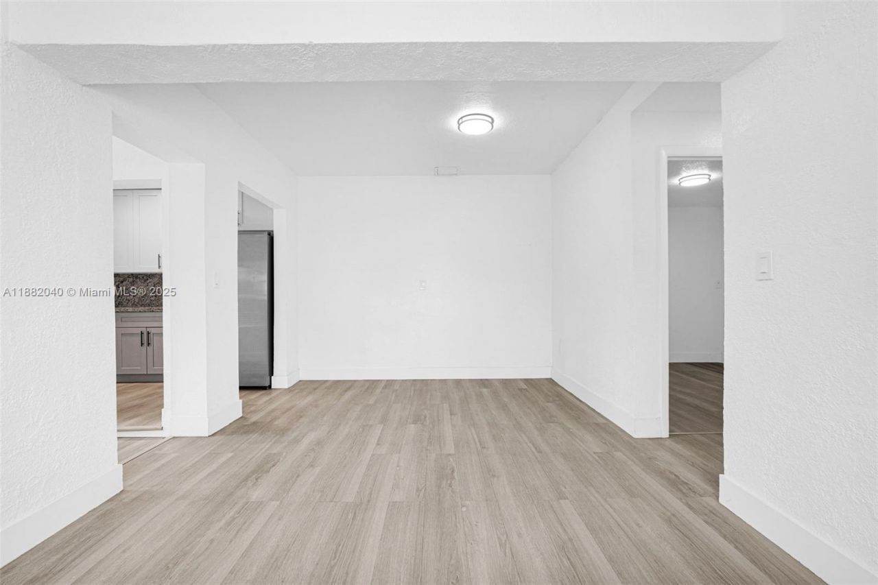 1090 NW 77th St, Miami, FL 33150 Photo