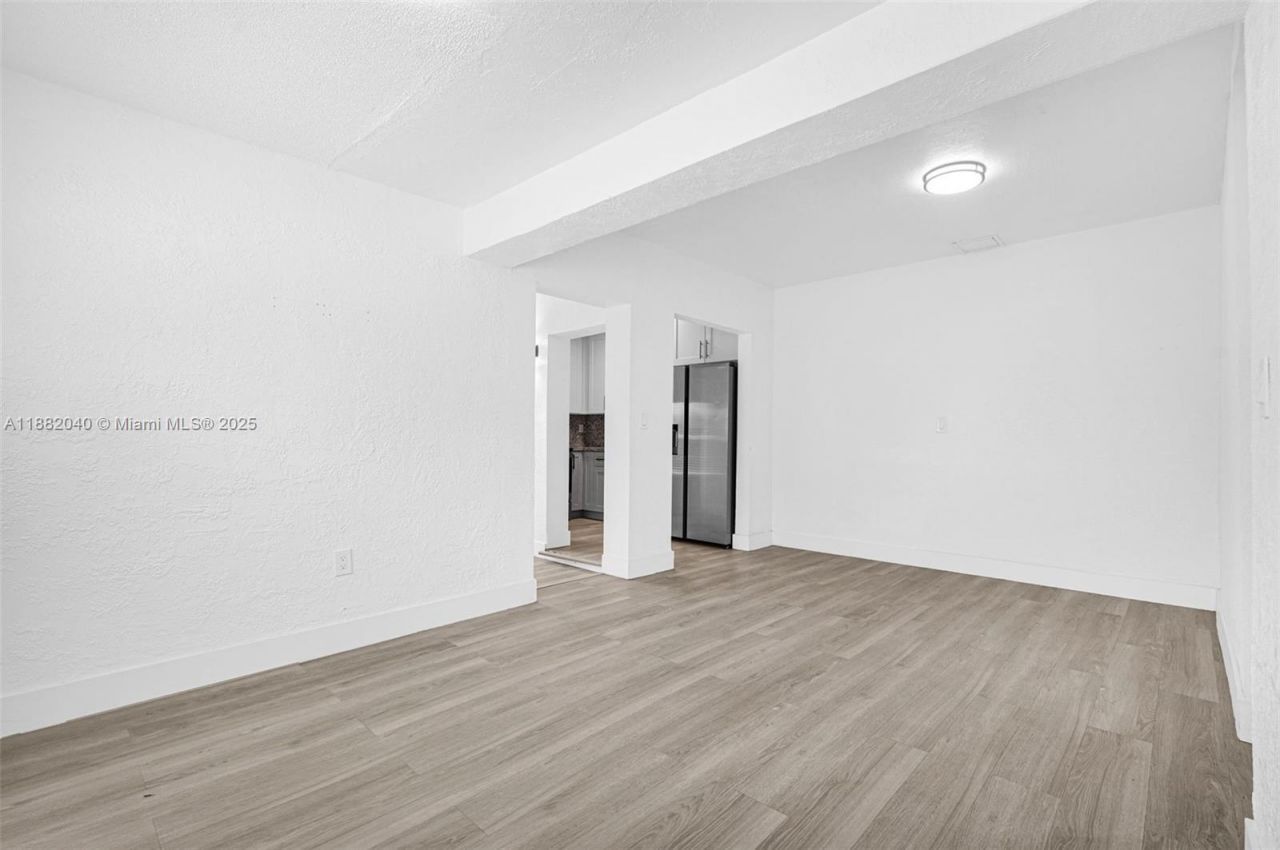 1090 NW 77th St, Miami, FL 33150 Photo