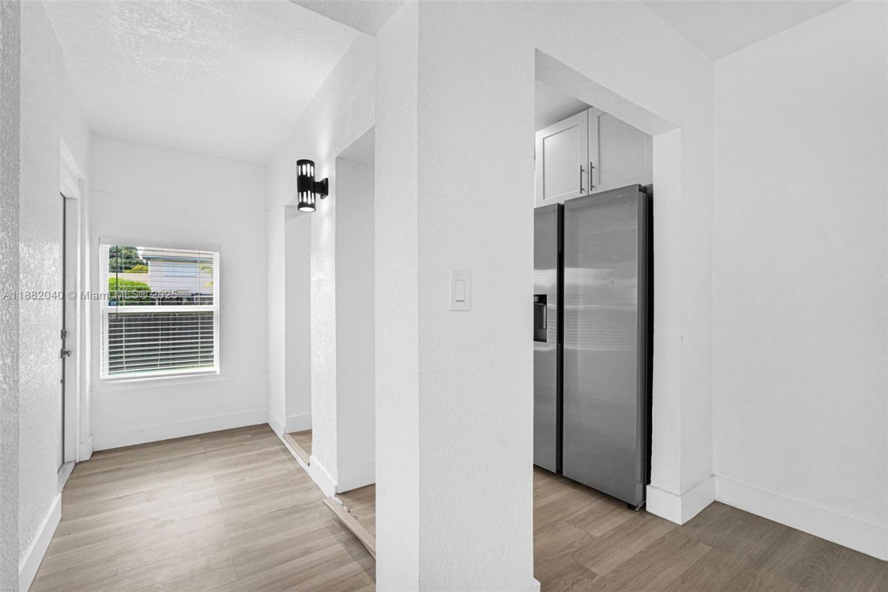 1090 NW 77th St, Miami, FL 33150 Photo