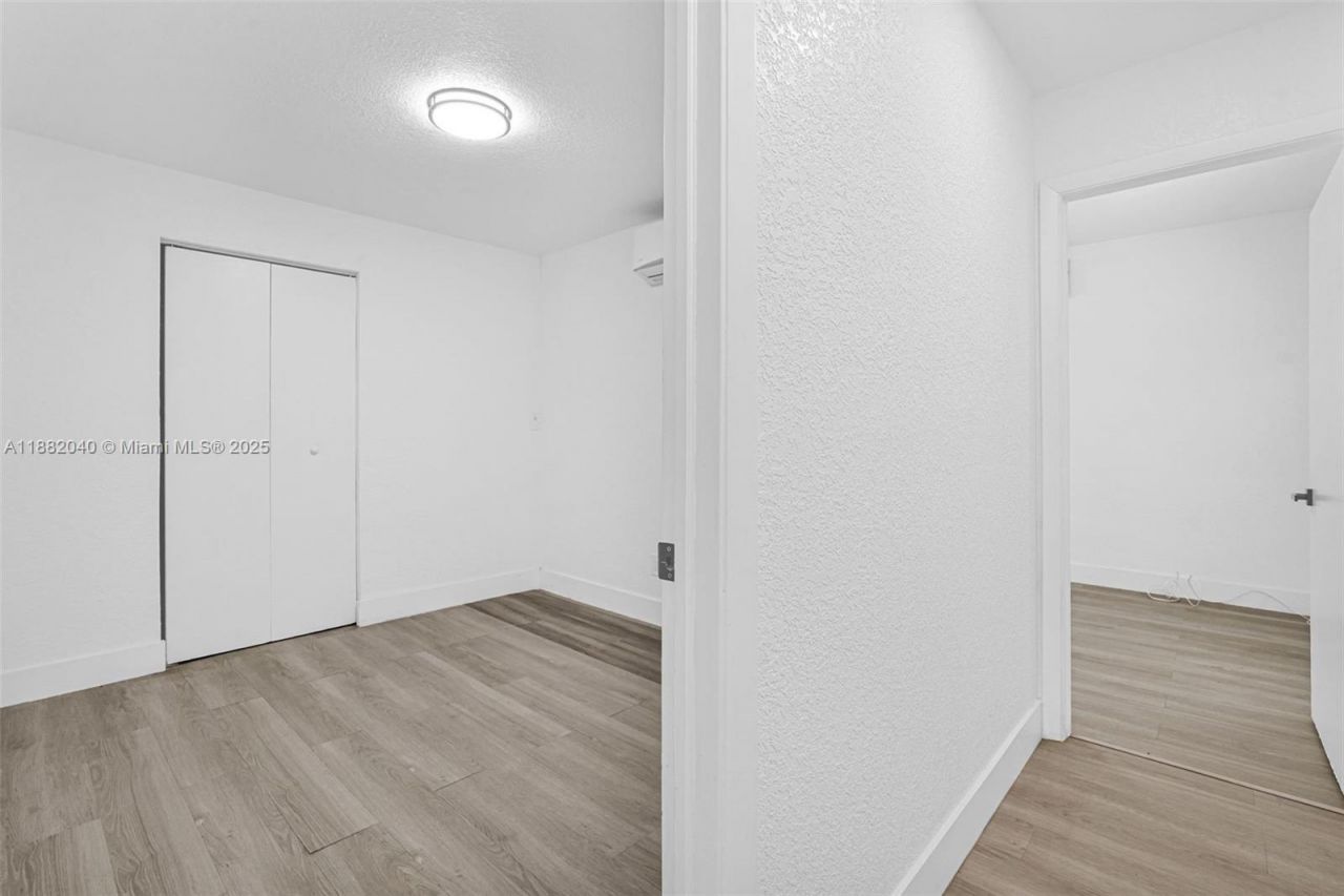 1090 NW 77th St, Miami, FL 33150 Photo