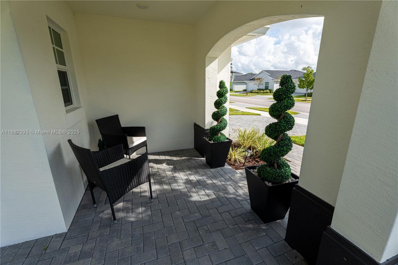 6172 NW Sweetwood Dr, Port Saint Lucie, FL 34987 Photo