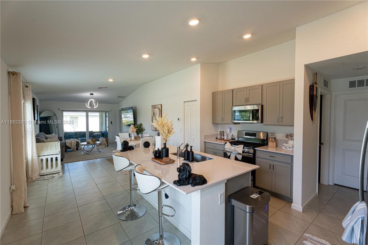 6172 NW Sweetwood Dr, Port Saint Lucie, FL 34987 Photo