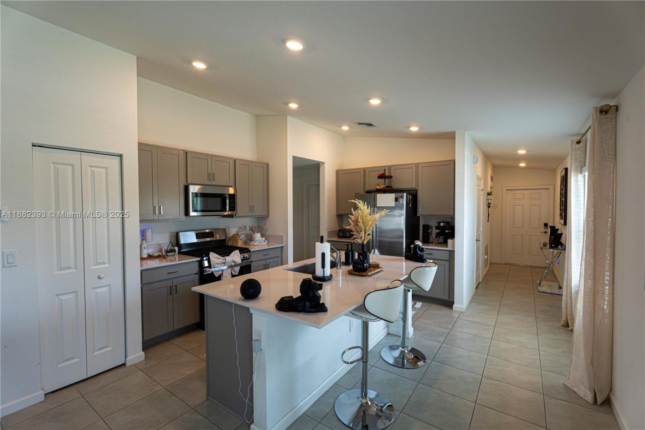 6172 NW Sweetwood Dr, Port Saint Lucie, FL 34987 Photo