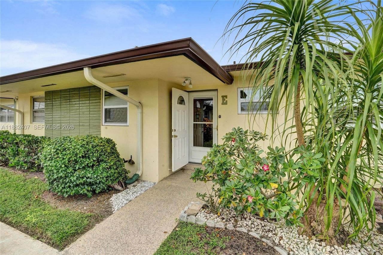 2921 W Crosley Dr W, Unit E, West Palm Beach, FL 33415 Photo