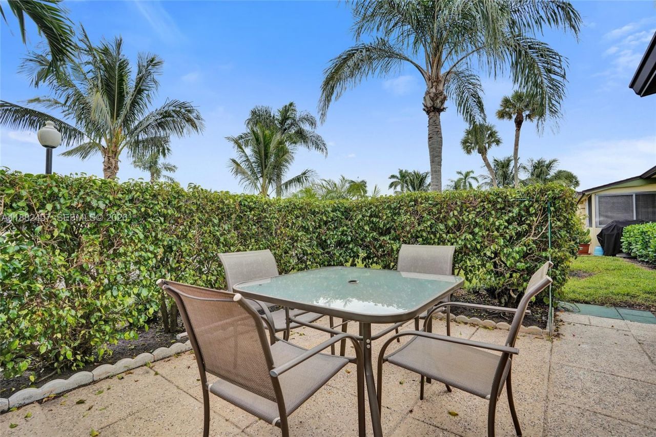 2921 W Crosley Dr W, Unit E, West Palm Beach, FL 33415 Photo