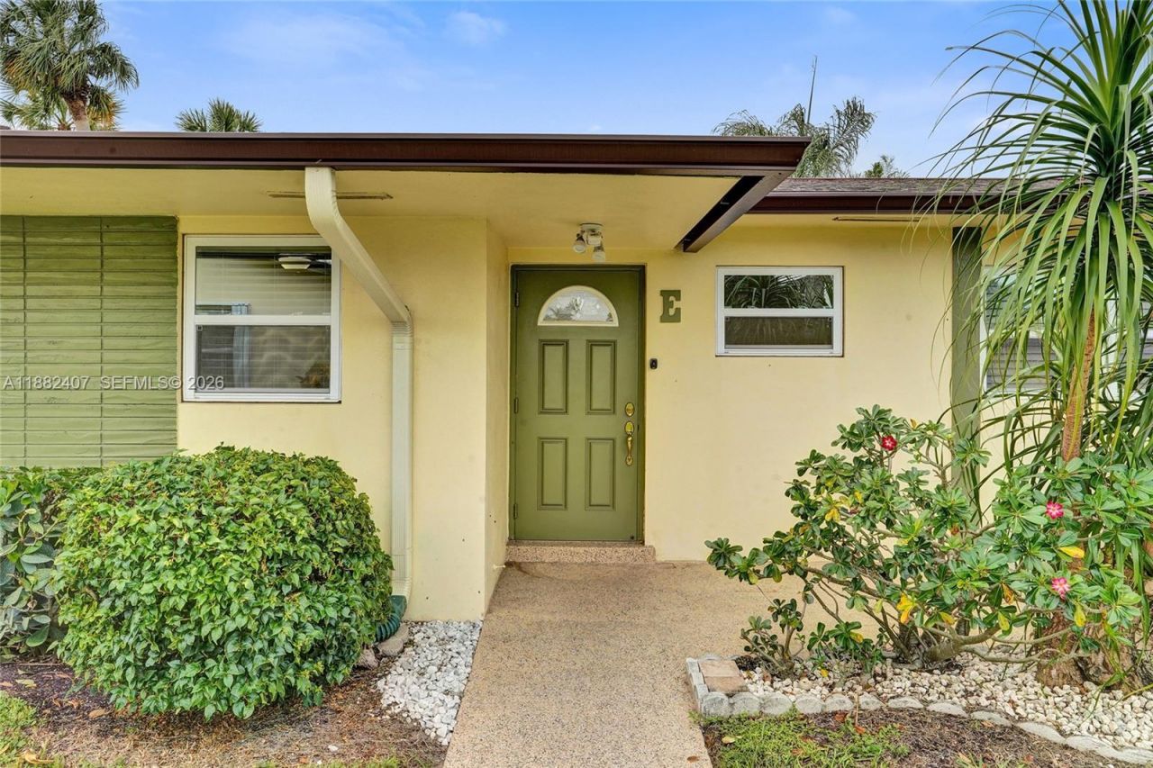 2921 W Crosley Dr W, Unit E, West Palm Beach, FL 33415 Photo