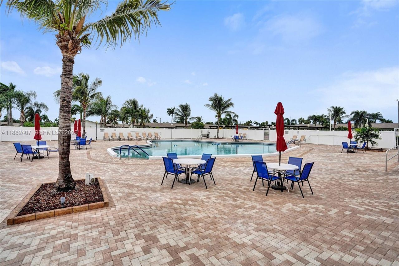 2921 W Crosley Dr W, Unit E, West Palm Beach, FL 33415 Photo