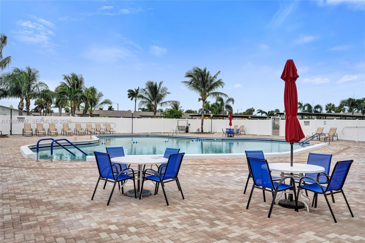 2921 W Crosley Dr W, Unit E, West Palm Beach, FL 33415 Photo